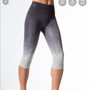 NUX Workout Leggings grey ombré Capri leggings for Women - womens leggings
